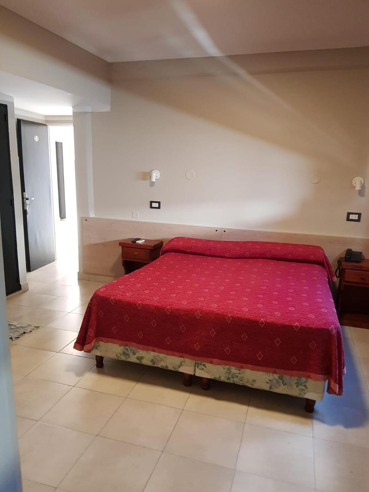 Hotel Marilian II Сальта Екстер'єр фото